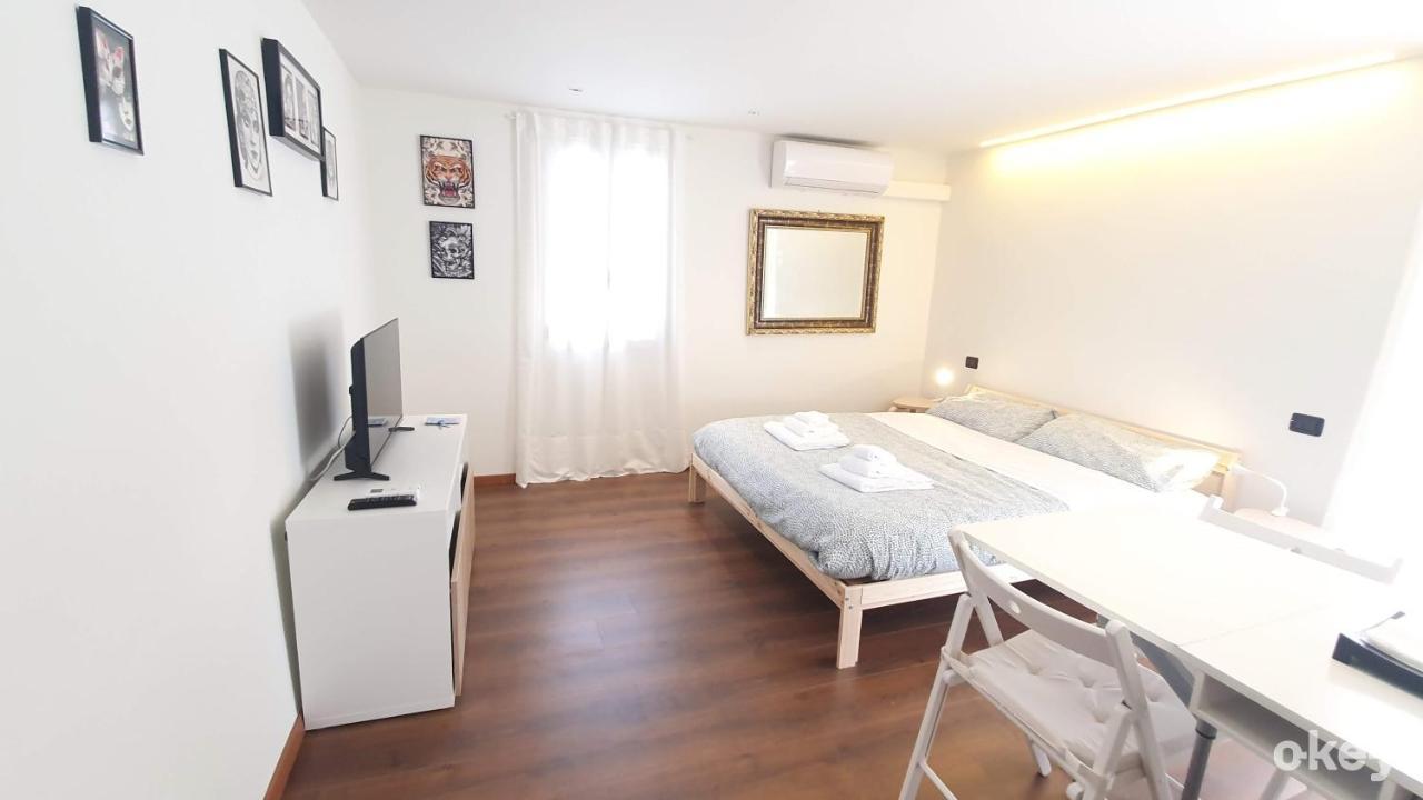 Ferienwohnung La Terrazza Tra I Tetti Studio - Bari Centro Exterior foto