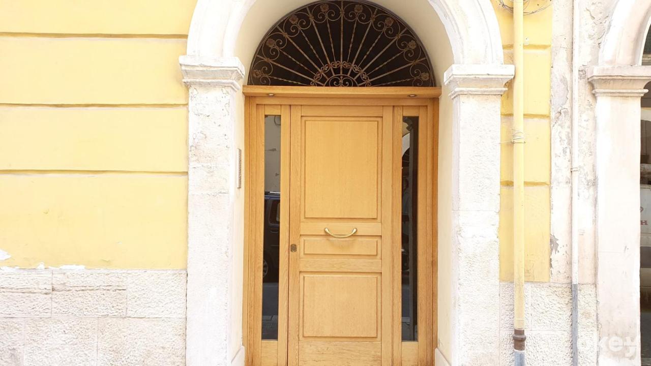 Ferienwohnung La Terrazza Tra I Tetti Studio - Bari Centro Exterior foto